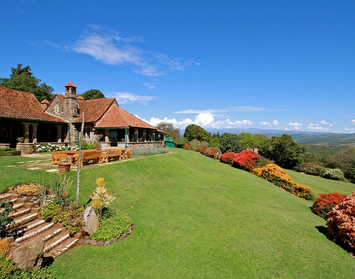 View of the Aberdare Country Club main building from outside